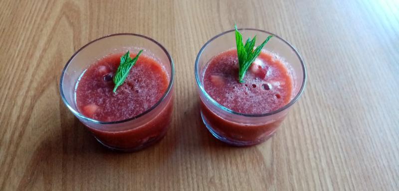Recette : TARTARE DE FRAISE AU JUS DE RHUBARBE